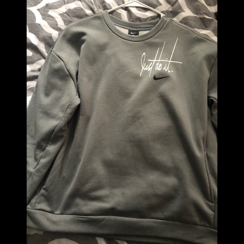 Women’s Medium Nike Dri Fit Crewneck